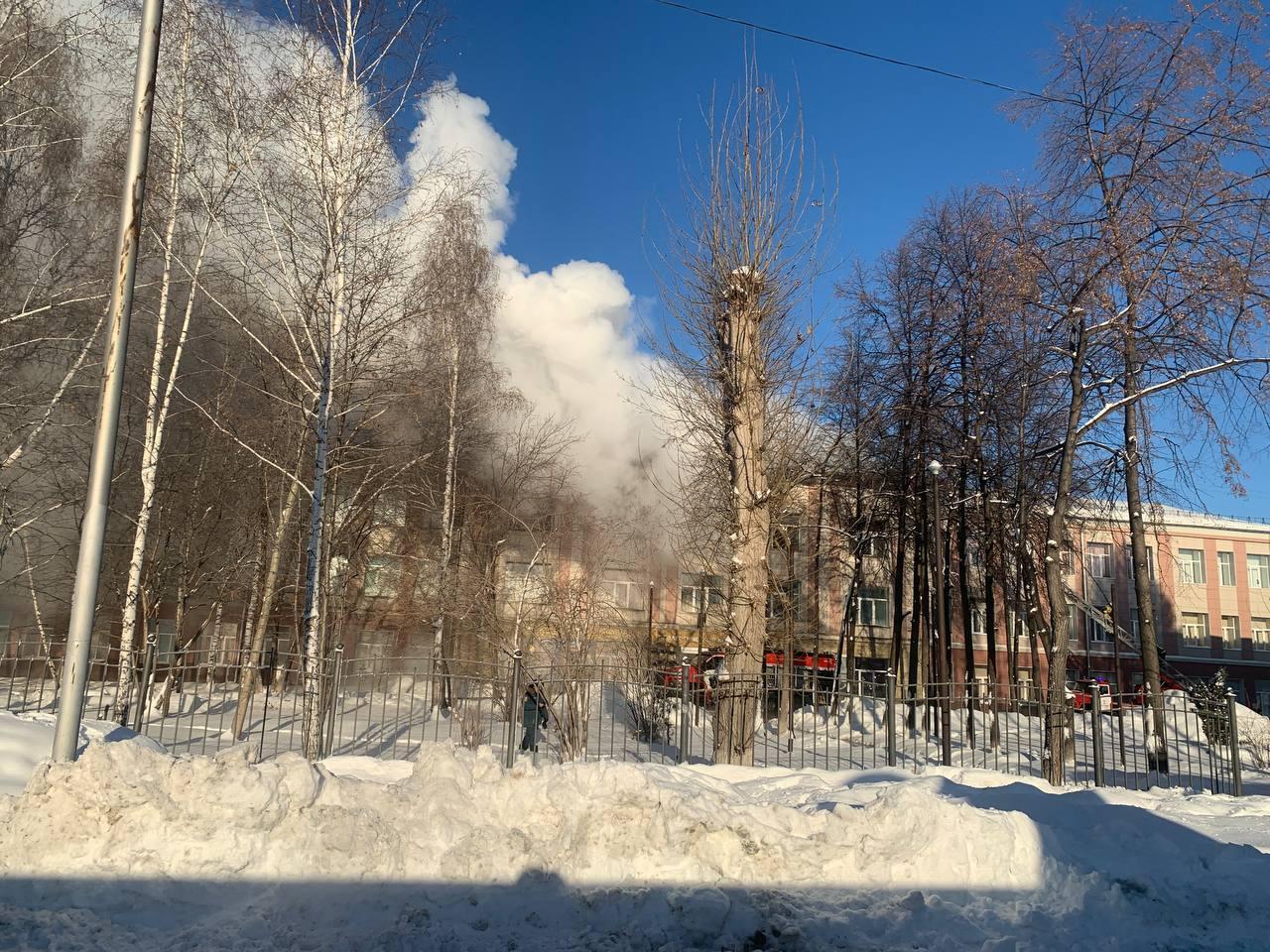 Фото Пожар в колледже, данные по средней зарплате и издевательства над беременной: главное в Новосибирске за 9 декабря 4 - Сиб.ФМ Фото Пожар в колледже, данные по средней зарплате и издевательства над беременной: главное в Новосибирске за 9 декабря 4